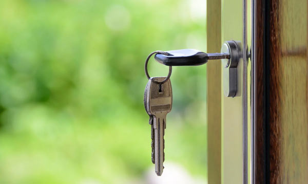 L'agente immobiliare di successo concretizza la vendita